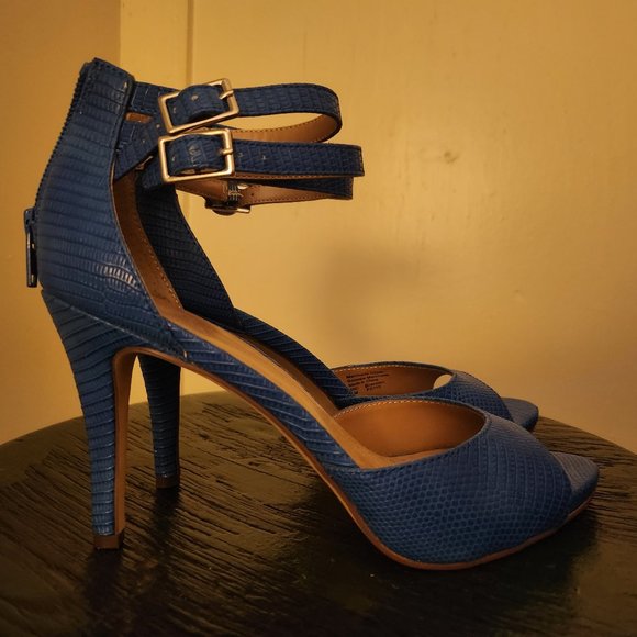 Cornflower Blue heels - Picture 1 of 3